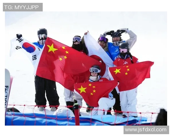 中国运动员夺金后比心观众：这一幕太暖了