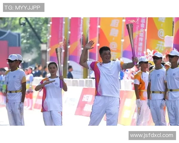 亚运会火炬接力开启,中国运动员担任首棒火炬手 亚运会火炬接力开启,中国运动员担任首棒火炬手