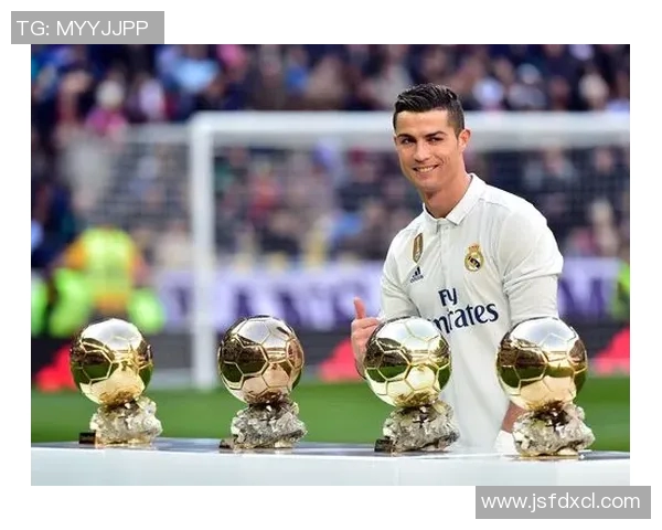 世界杯背后的传奇故事：从默默无闻的少年到全球瞩目的足球巨星